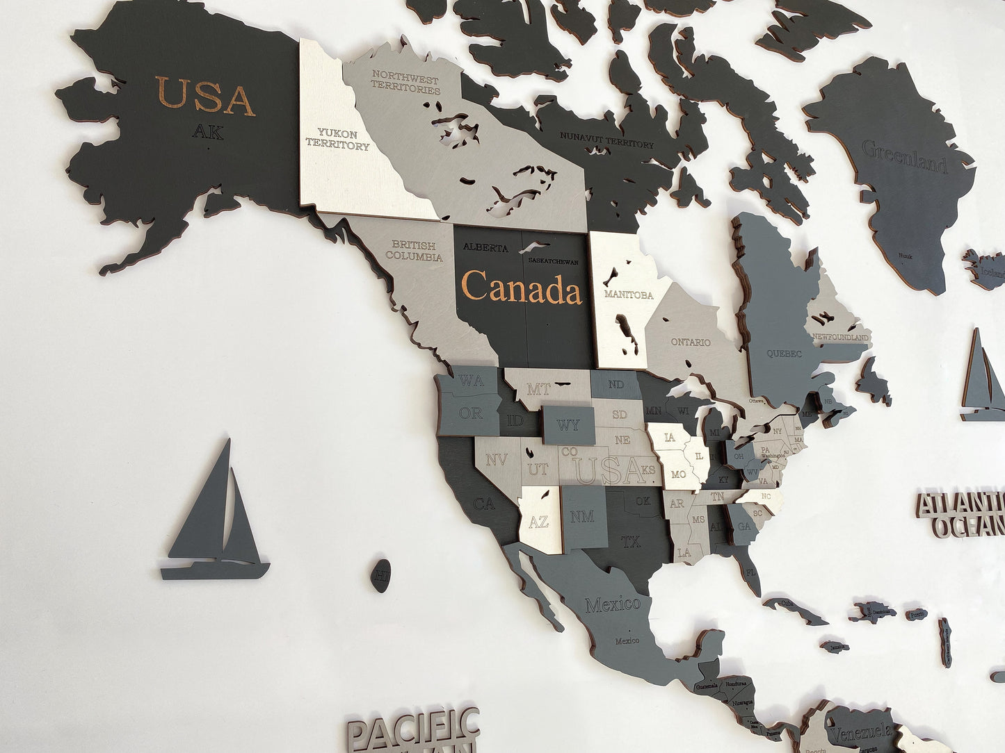 CARTE DU MONDE EN BOIS 3D "NUIT"